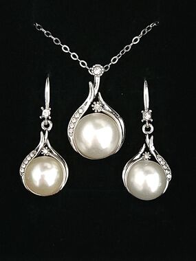 Silver And Pearl Drop Necklace and Earrings Set